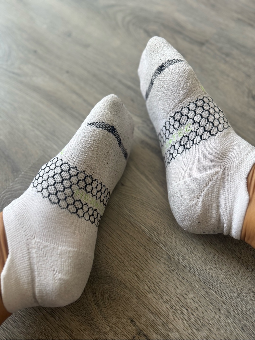 Bombas Athletic Low Socks (White) - Picture 2 of 4